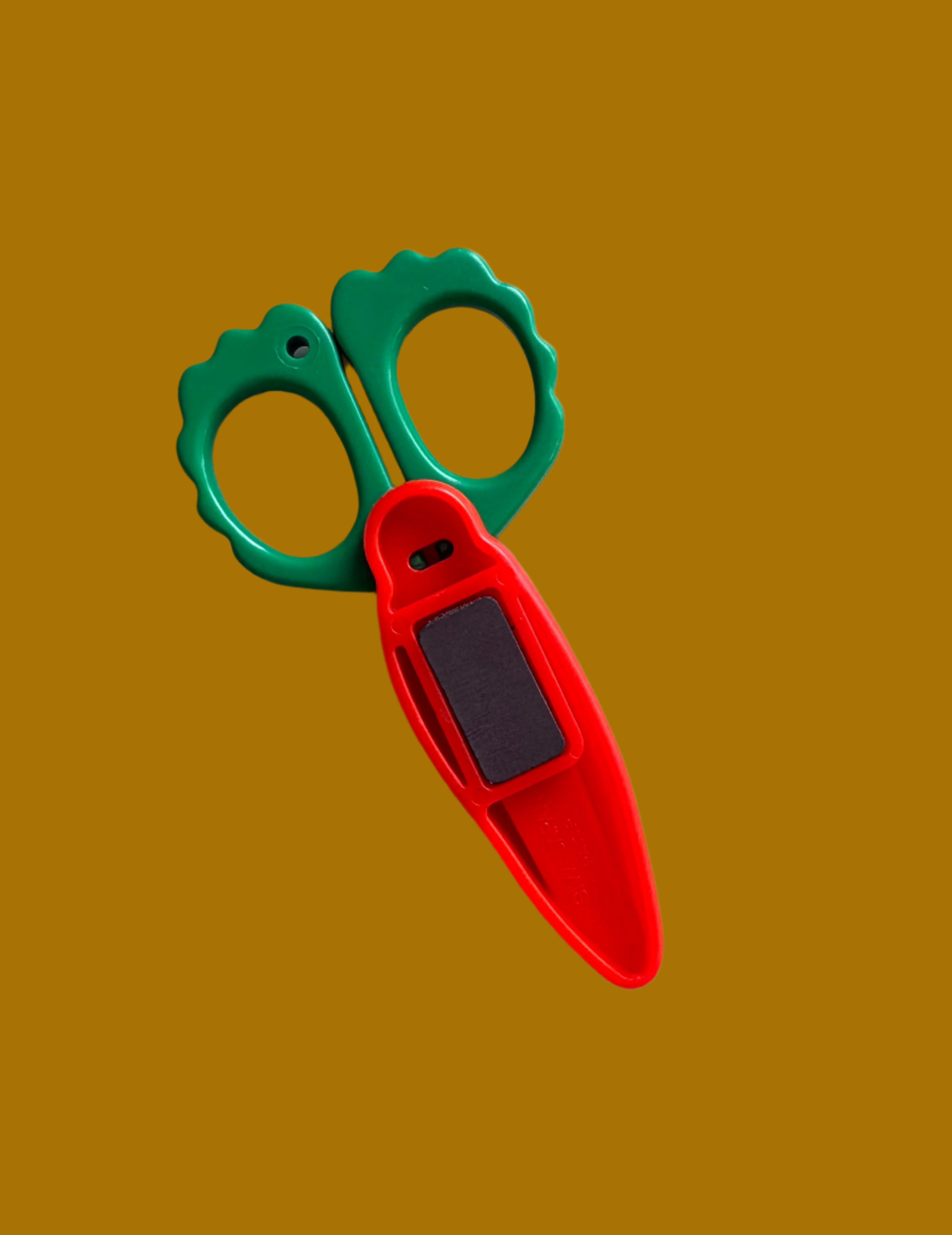 Niwaki Tiny Snips Fridge Magnet: Carrot