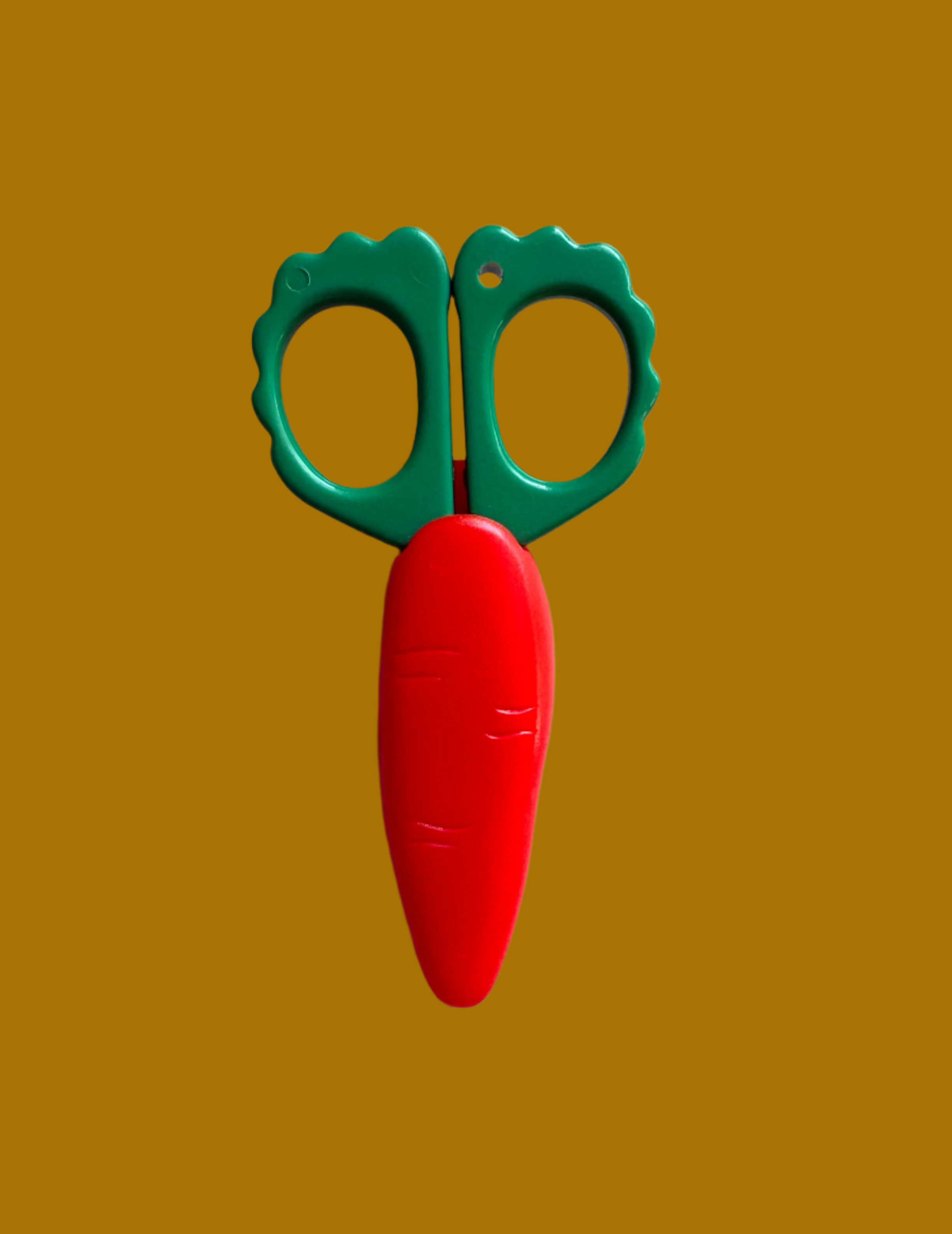 Niwaki Tiny Snips Fridge Magnet: Carrot