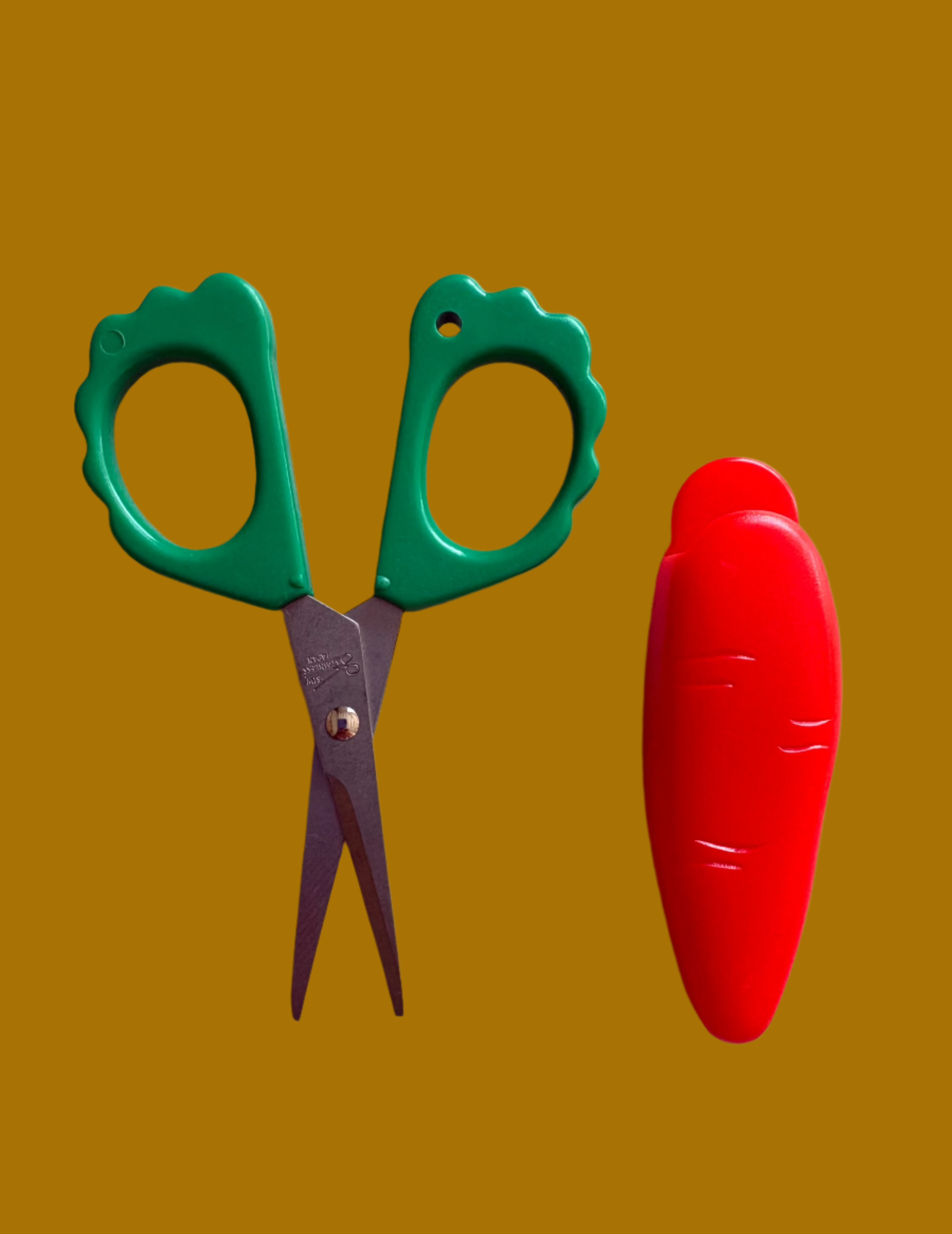 Niwaki Tiny Snips Fridge Magnet: Carrot