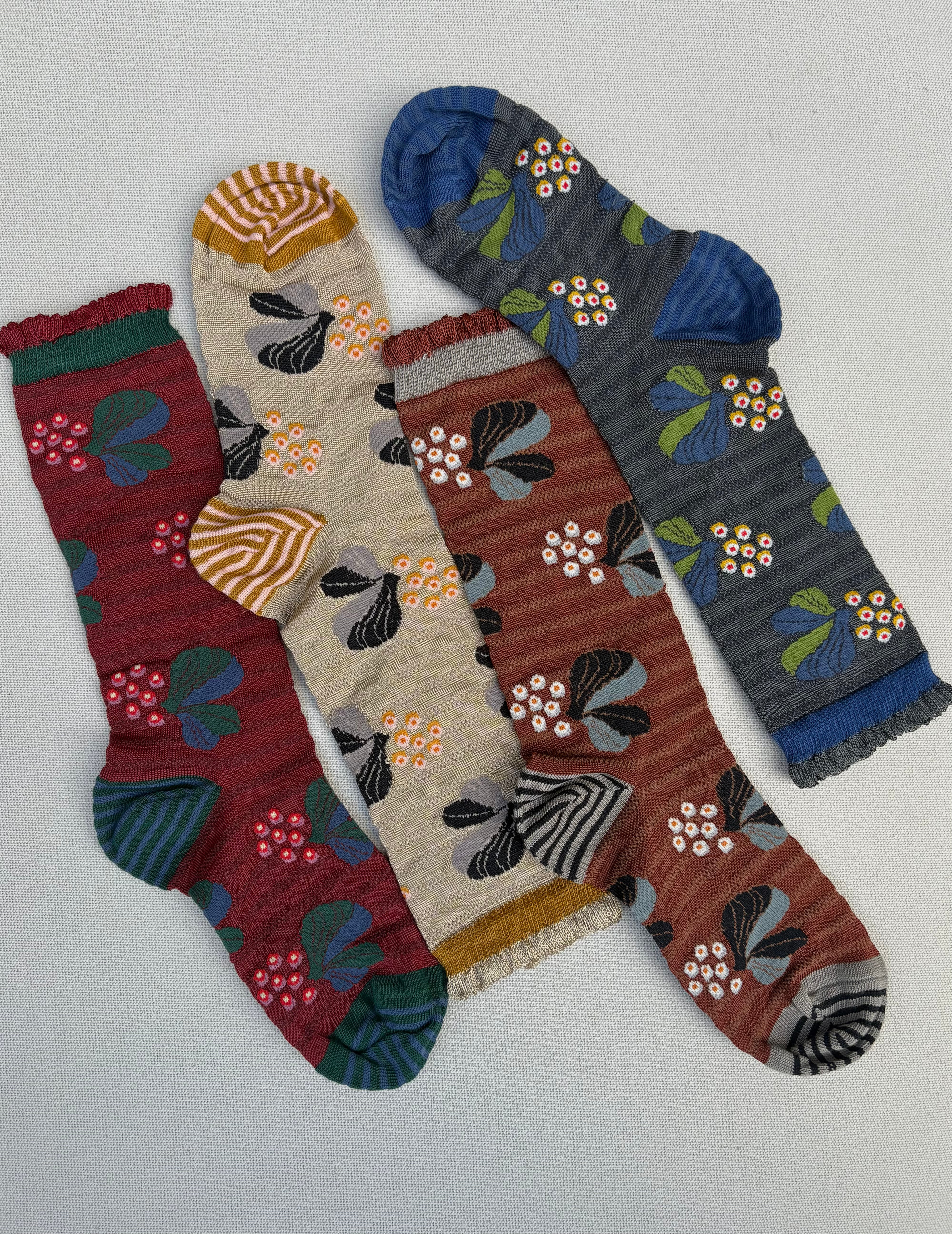 Exquisite J: Berries Crew Socks