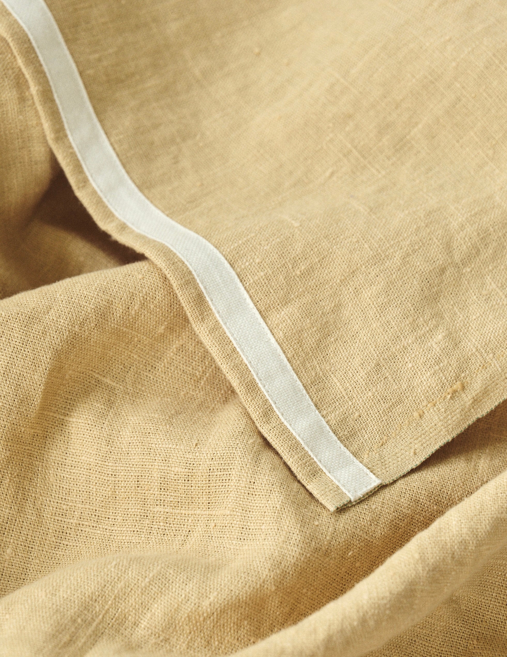 Linen Throw Blanket: Canari