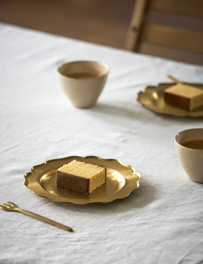 Brass Ruffle Edge Plate: Medium