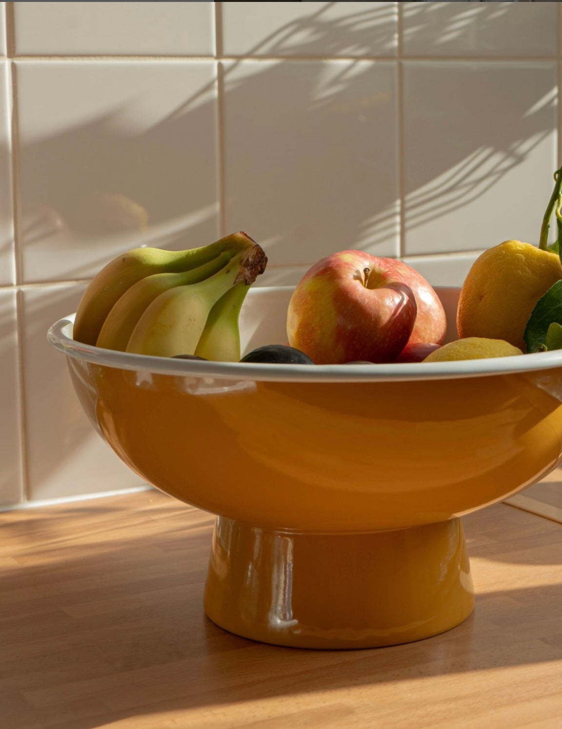 Falcon Enamelware: Fruit Bowl