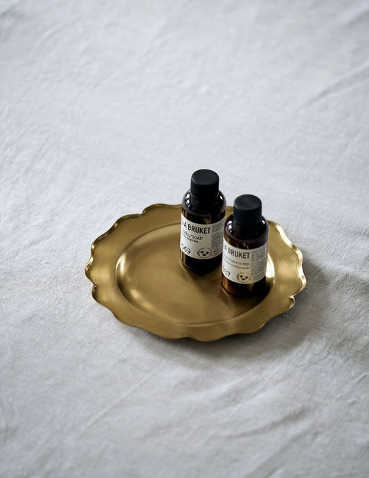 Brass Ruffle Edge Plate: Medium