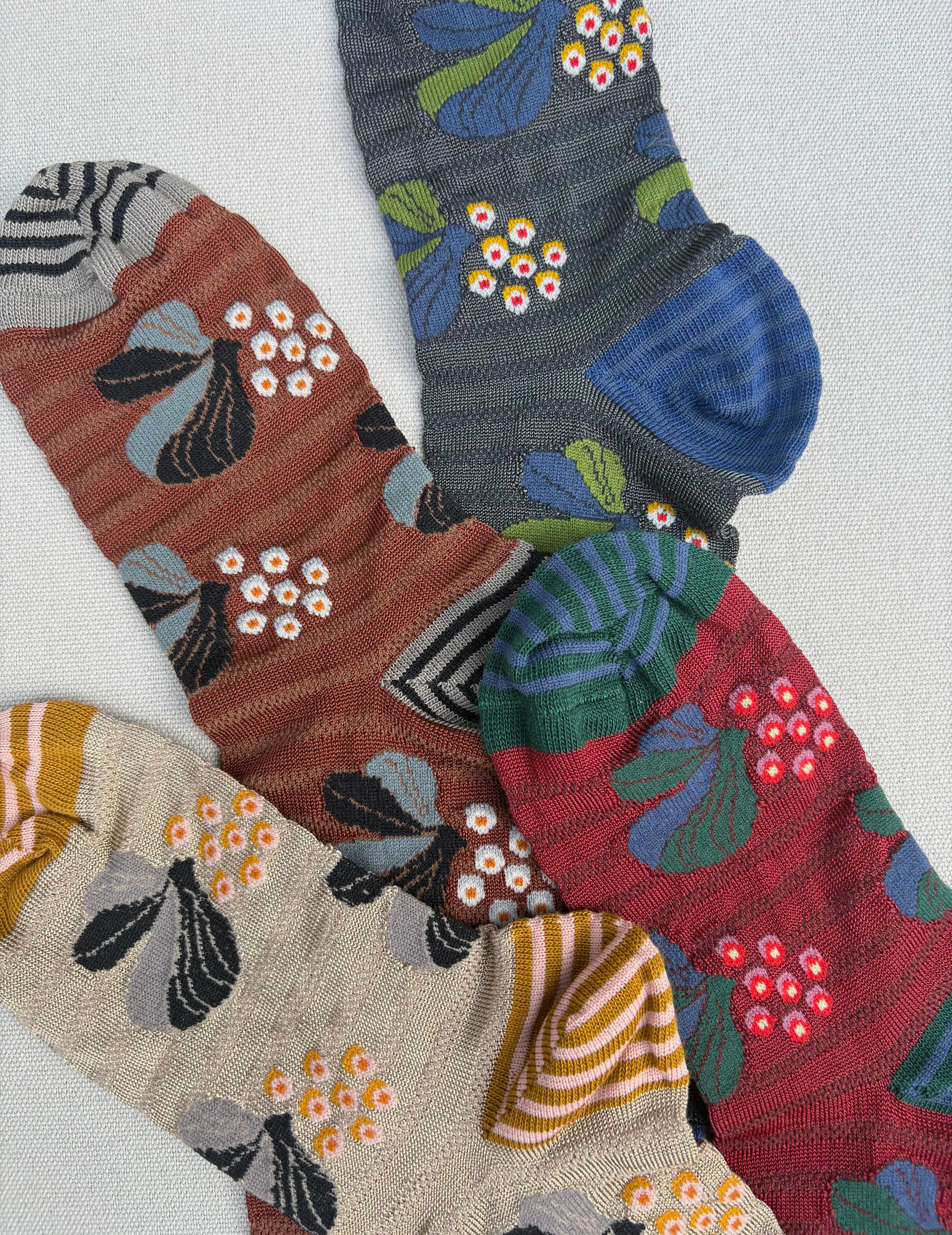 Exquisite J: Berries Crew Socks