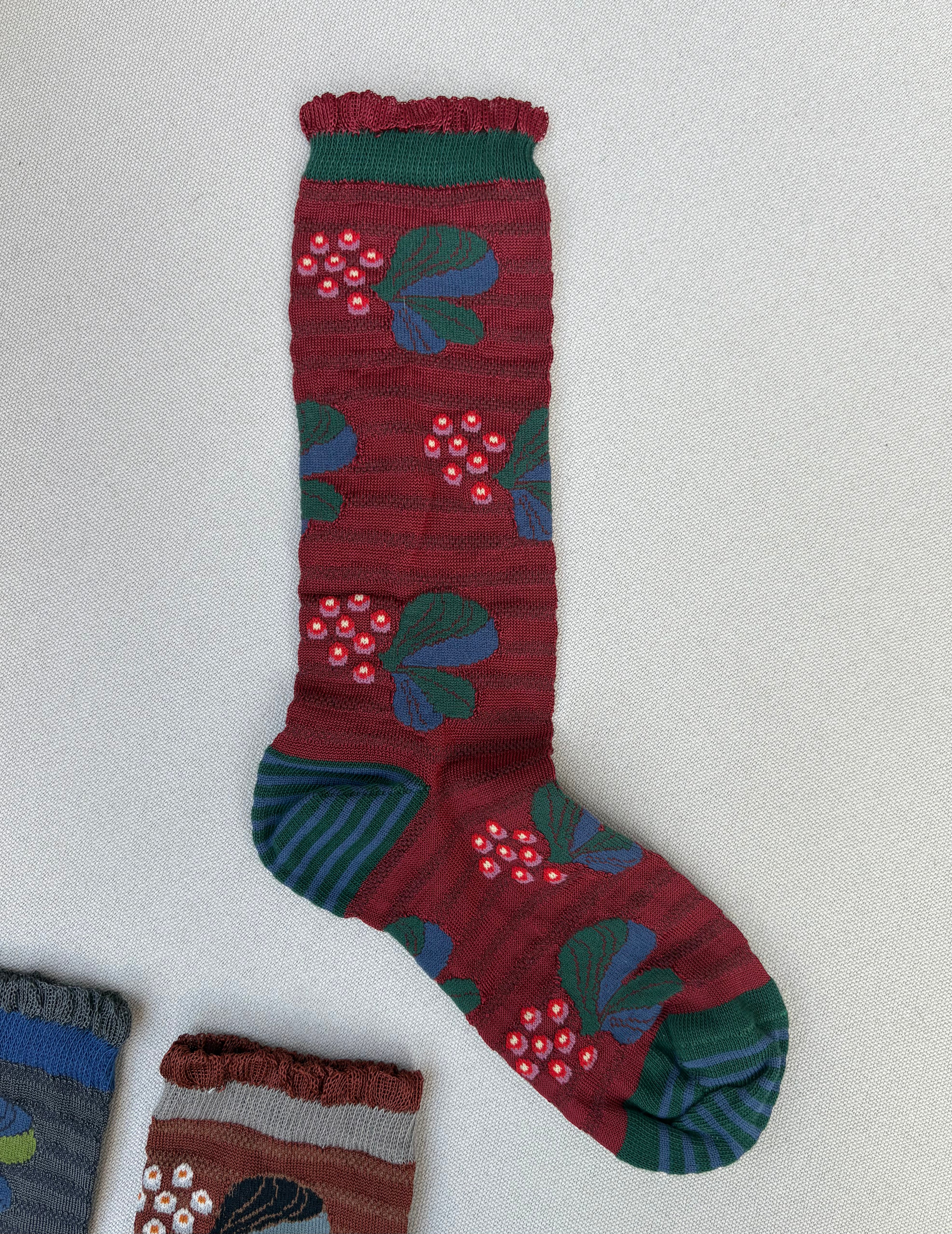 Exquisite J: Berries Crew Socks